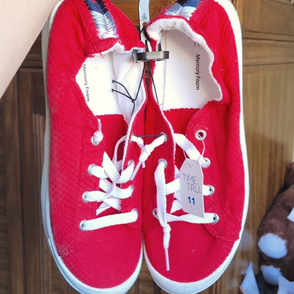 NWT Time and True memory foam red shoes